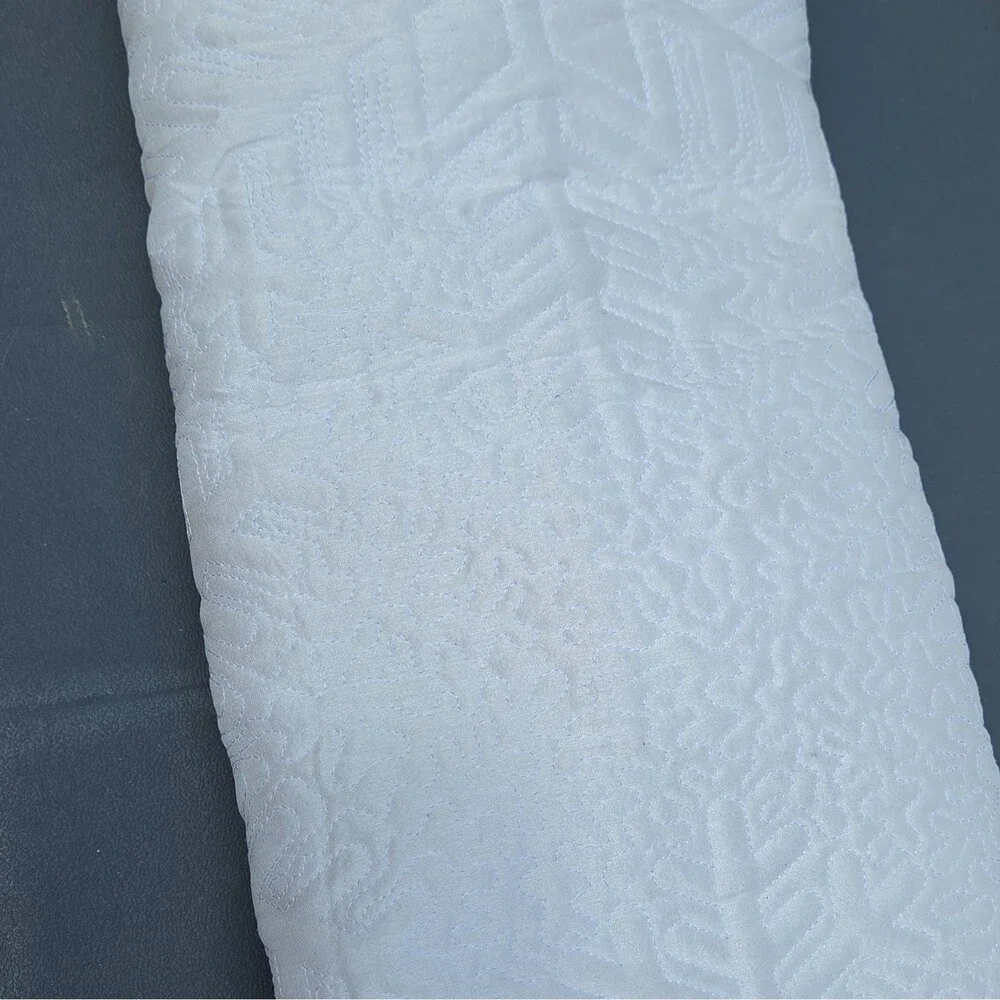 ​NWT Hobby Lobby The Christmas Shoppe White Quilted Snowflake Tree Skirt 50